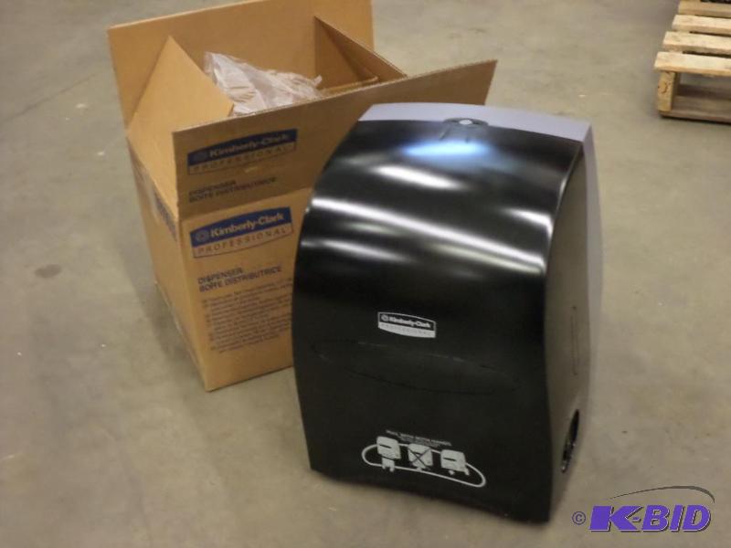 (4) New Kimberly Clark Professional 09990 Pap...