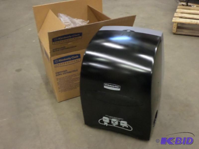 (4) New Kimberly Clark Professional 09990 Pap...