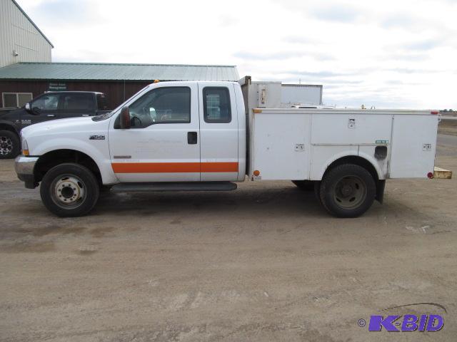 lot 7 image: Year 2004 Make Ford Model F450 Mileage 17...