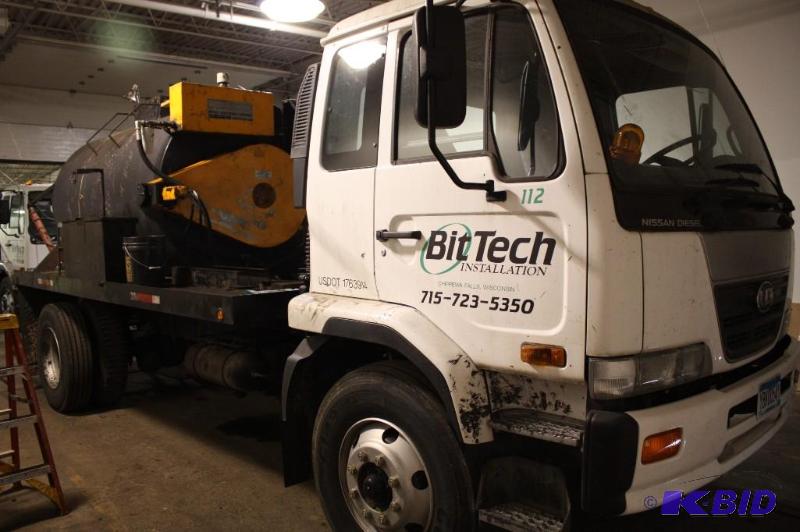 lot 3 image: Truck #112 2007 Nissan Diesel UD 3300 wCustom 1500 Gallon Tank wAgitation System & Full Sweep