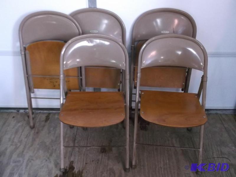 lot 114 image: Nice lot of 5 wood seat folding chairs made b...