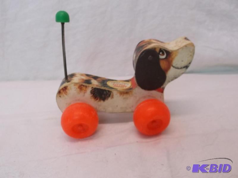 lot 115 image: Vintage Fisher Price pull toy has some piece ...