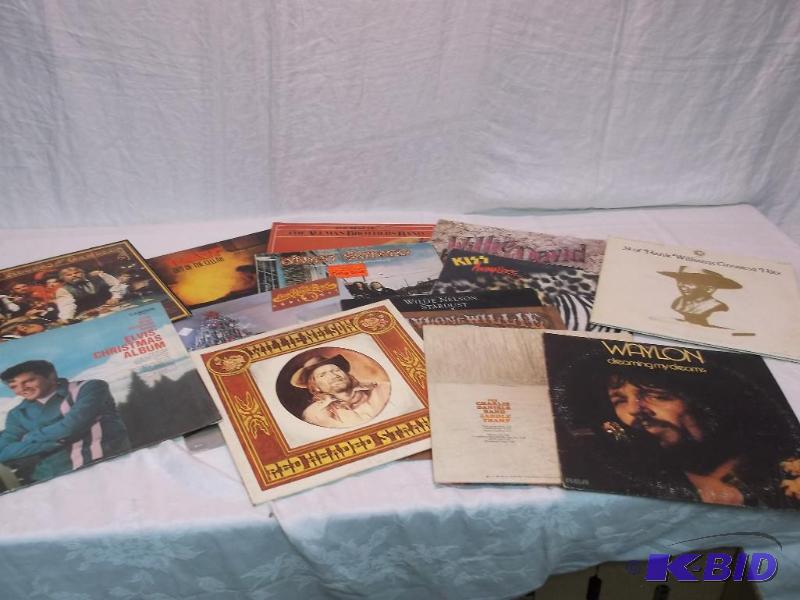lot 126 image: Large lot of collectable LPS Elvis, Ratt, Ki...