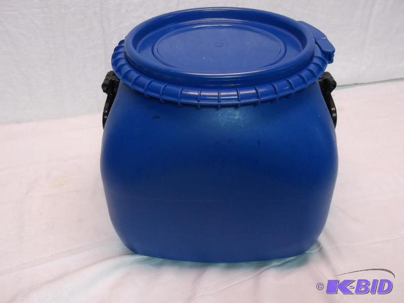 lot 135 image: About 5 gallon food grade barrel with locking...