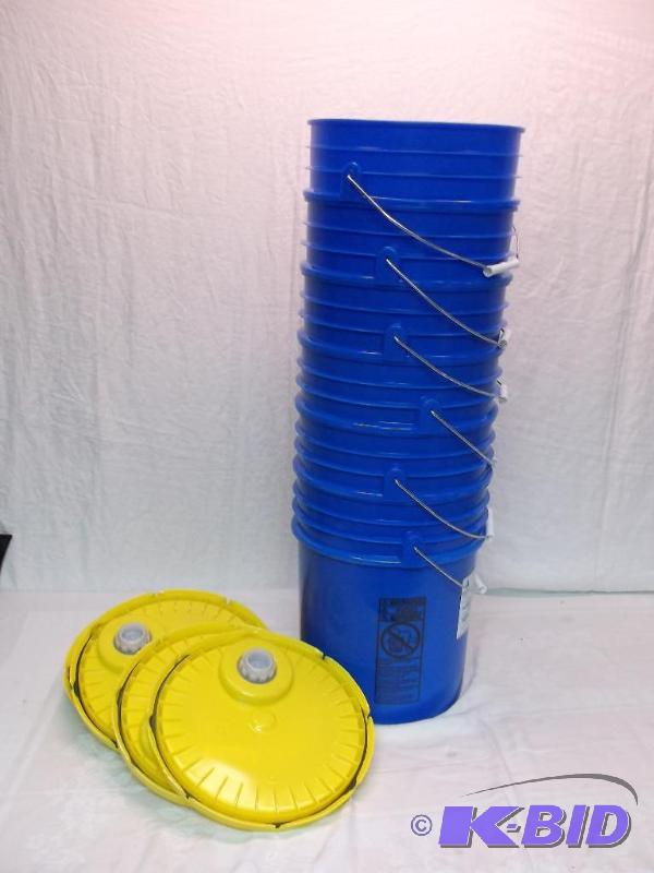 lot 139 image: Lot with 6-5 gallon pails & lids clean....