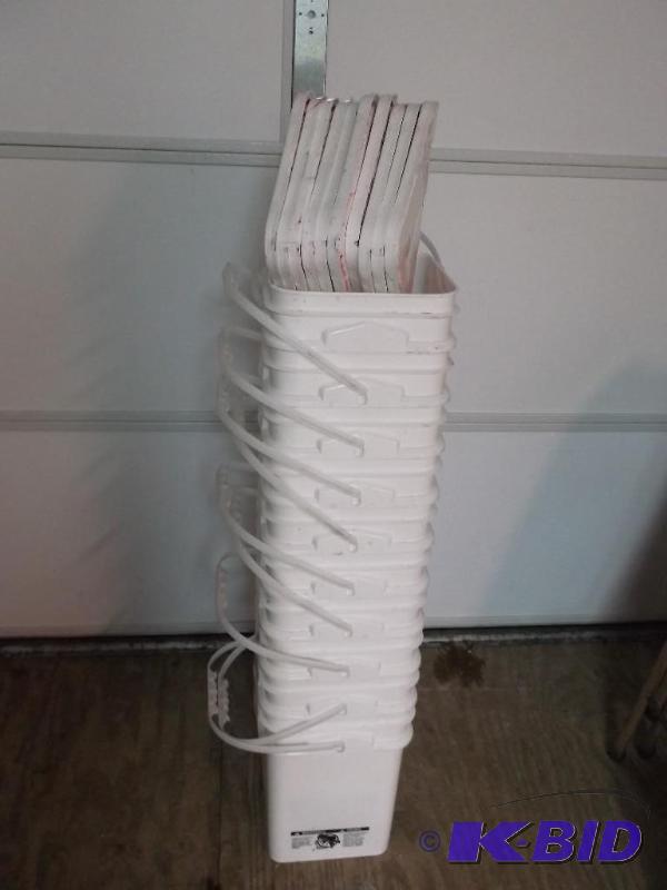 lot 143 image: Lot with 10 4 gallon food grade pails with li...
