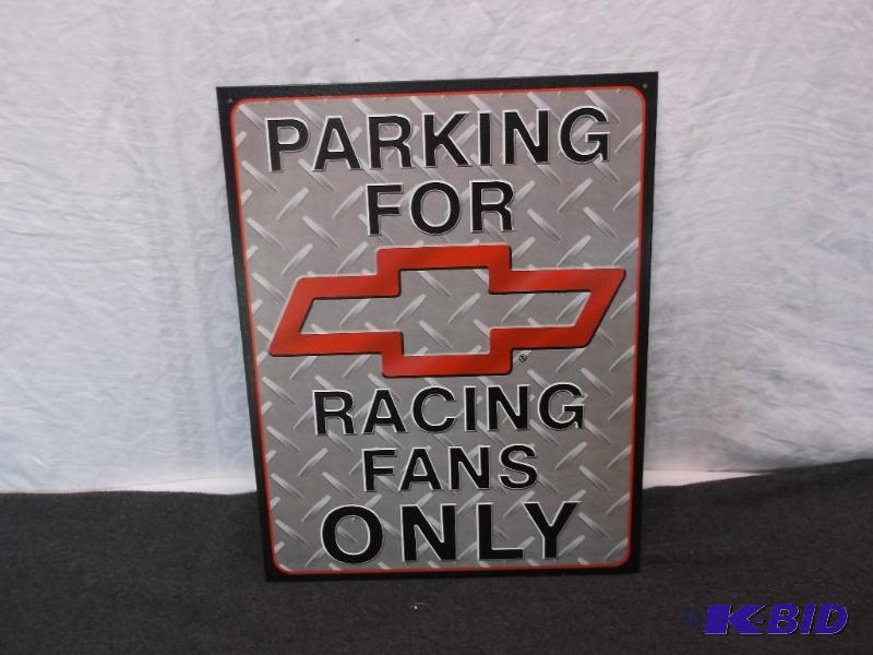 lot 35 image: Collectable metal Chevy sign measuring 12 12...