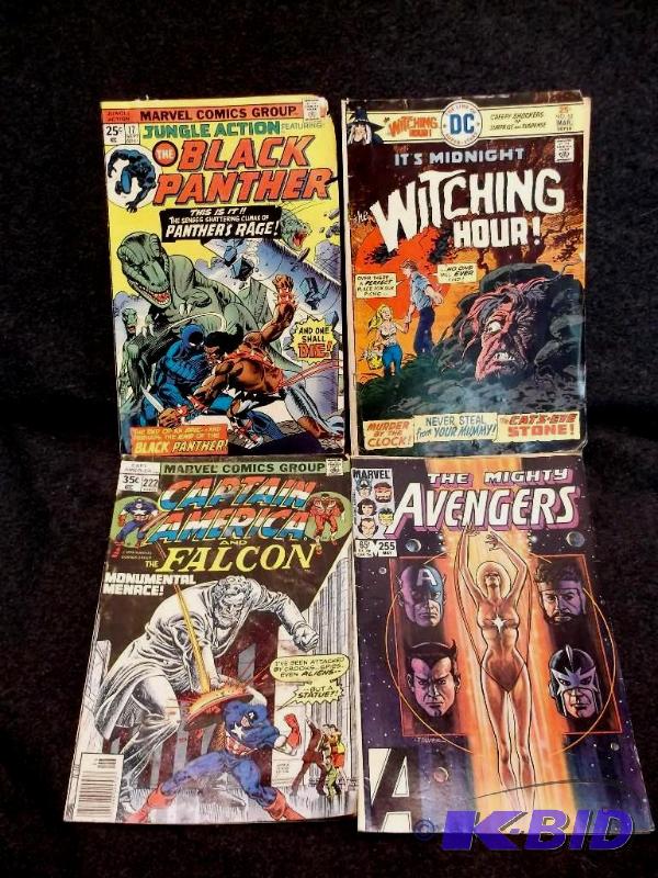 lot 53 image: Lot with 4 collectable comic books....