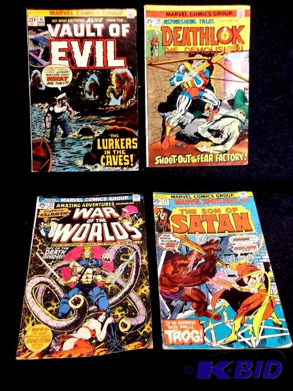 lot 62 image: Lot with 4 collectable comic books....