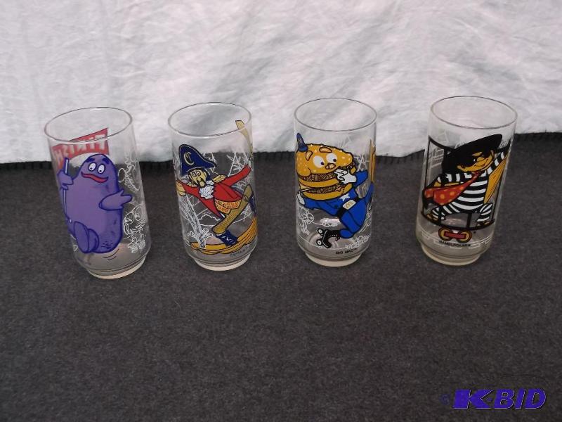 lot 69 image: Collectable 1977 McDonalds glasses all in gre...