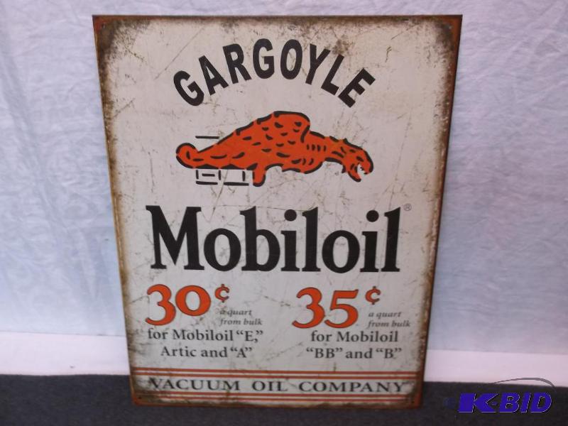 lot 7 image: Collectable metal Mobil oil sign measuring 12...