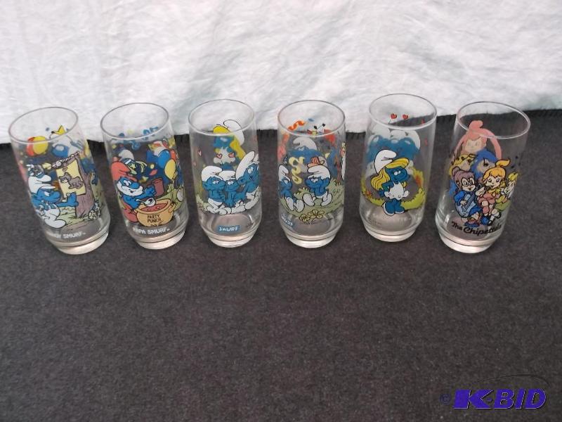 lot 70 image: Lot with 5-1980s Smurf glasses & 1 1985-...