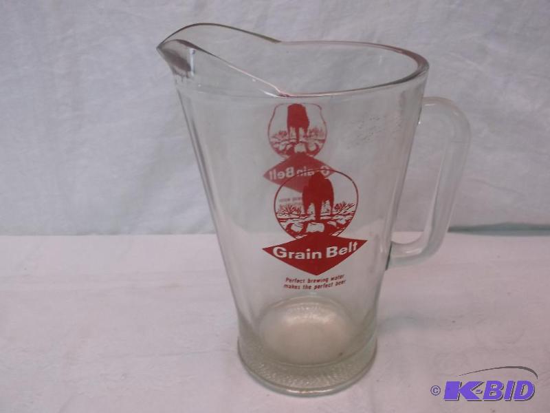 lot 71 image: Large collectable Grain Belt glass pitcher in...