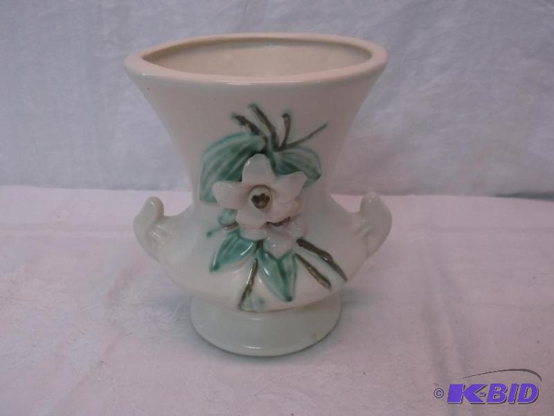 lot 73 image: Beautiful McCoy vase measuring 5 12" W ...