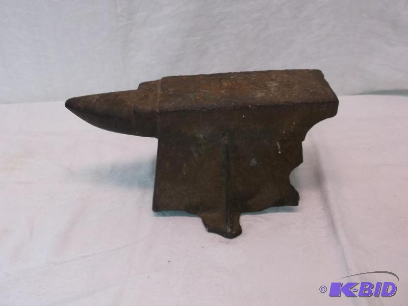 lot 74 image: Vintage anvil measuring 11 14" L x 4 1...