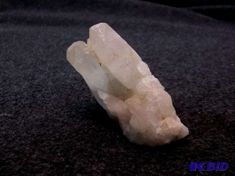 lot 94 image: Beautiful cut quartz crystal  gem stone meas...