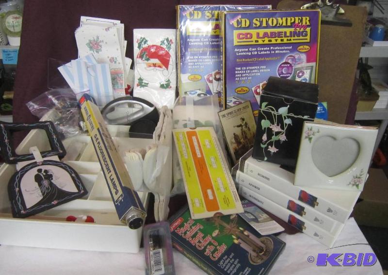 lot 371 image: 2CD Labeling CD Stomper Boxes, flourscent Lamp, Clip Board, Corel Draw 6, Divided office tray Box Lot