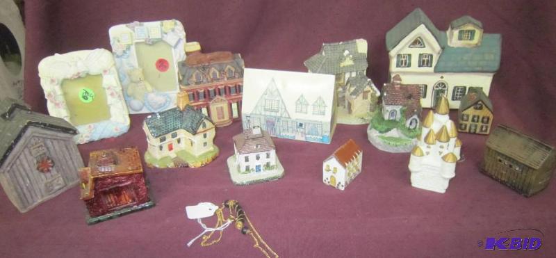 lot 474 image: Misc Box Lot - Houses, Decorative Frames, Jewelry