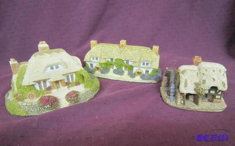 lot 476 image: 3 Decorative Collectible Houses - 2 Handmade in Scotland By Fraser Creations, 1 Lillipit Lane