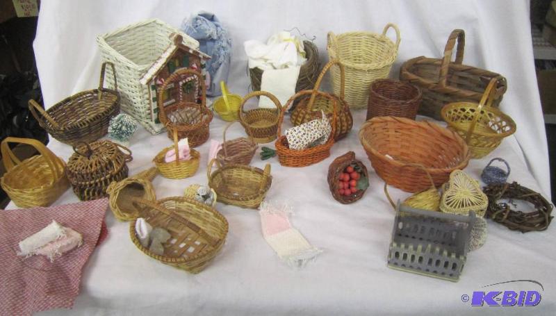 lot 495 image: Misc Box Lot - Wicker Baskets, miniatures and rugs, ETC