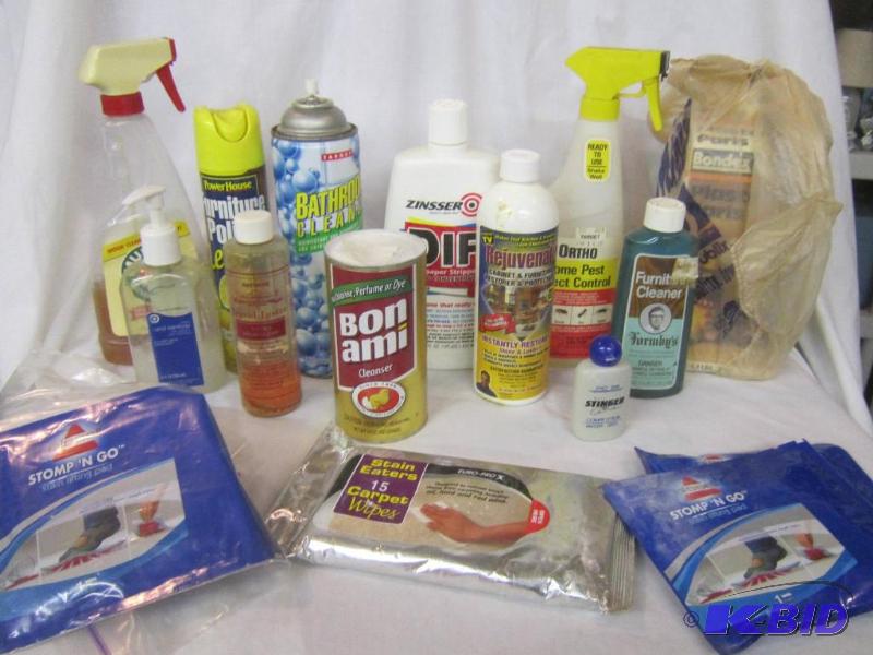 lot 499 image: Misc Box Lot - Cleaning Supplies, Stain Lifting Pads, Furniture Polish, ETC