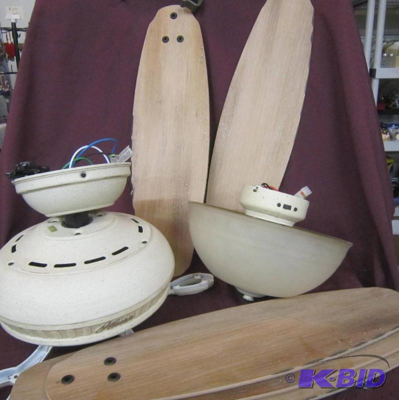 lot 520 image: NEW  HUNTER 5 Blade Ceiling Fan Light Figure 52 Works Great