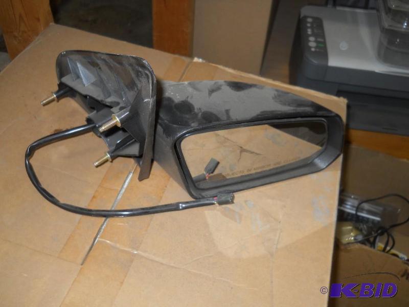lot 100 image: Chrysler 300M Mirror