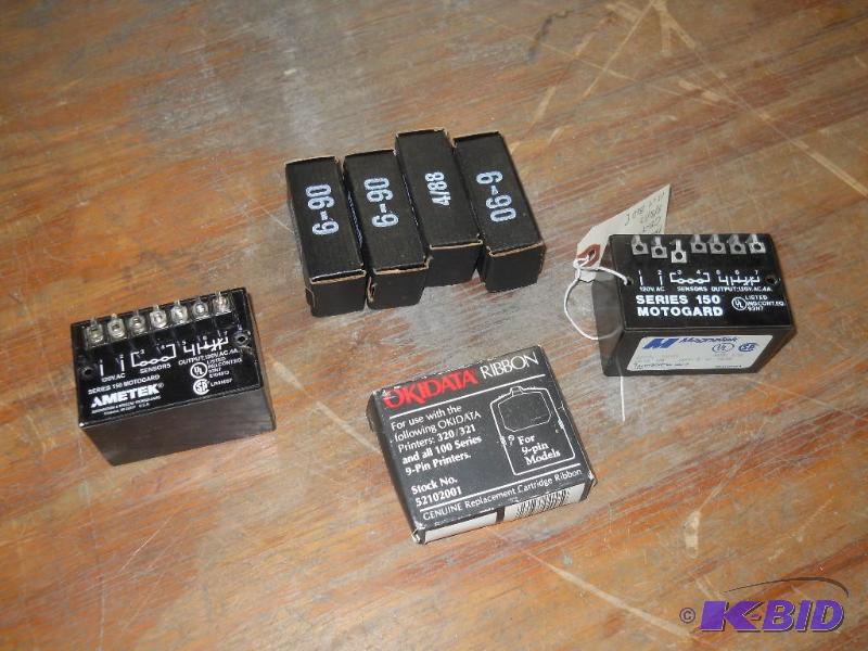 lot 115 image: Group of Electronic Stuff