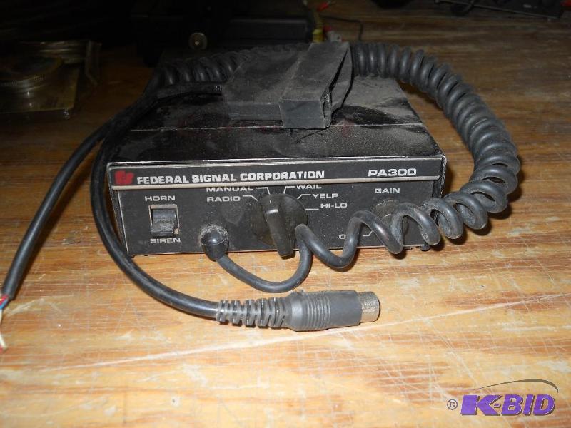 lot 20 image: Federal Signal Corporation PA 300 Police CB  Radio  PA