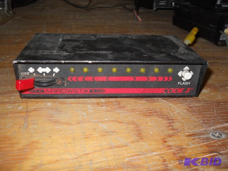 lot 22 image: Public Safety Equipment Arrowstik Code 3 Light Bar Controller
