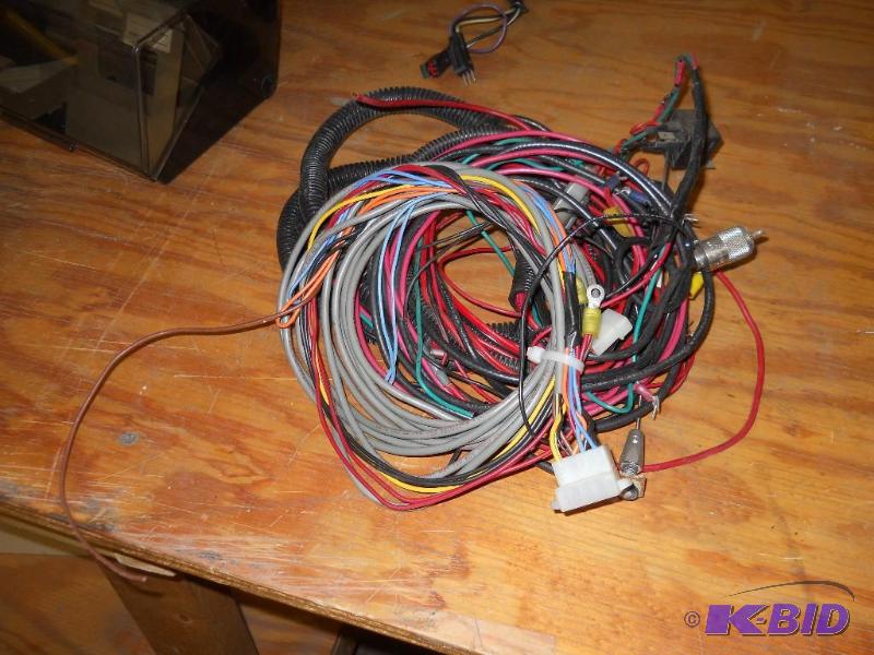 lot 34 image: Pile of Police Car Light and Radio Wiring