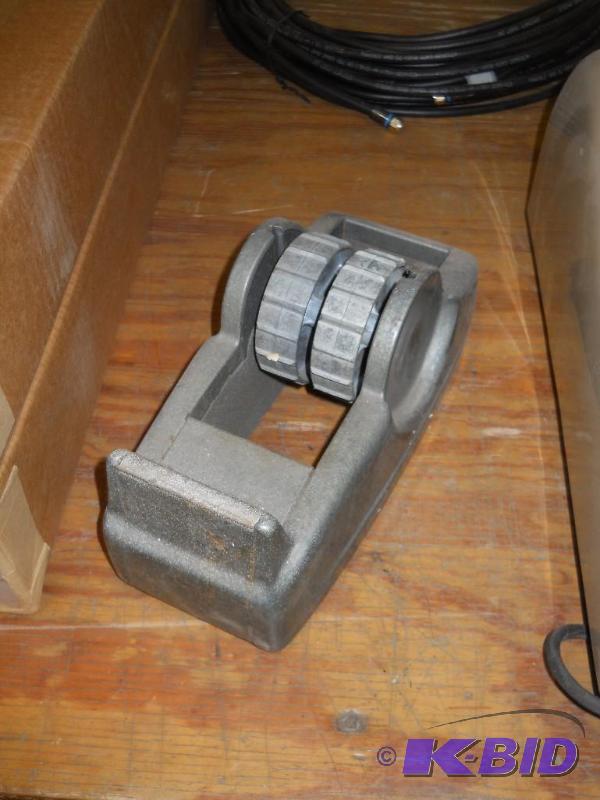 lot 51 image: Heavy Duty Packing  Shipping Tape Dispenser