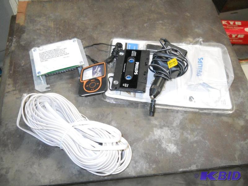 lot 65 image: Small Group of Electronic Stuff