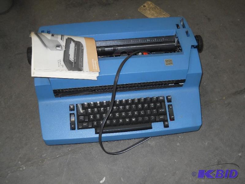 lot 73 image: Electric Typewriter