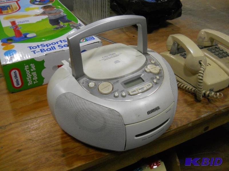 lot 79 image: Aiwa CD Radio