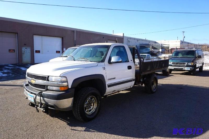 2001 Chevrolet 2500HD 4 x 4 Flat Bed Pick Up ...
