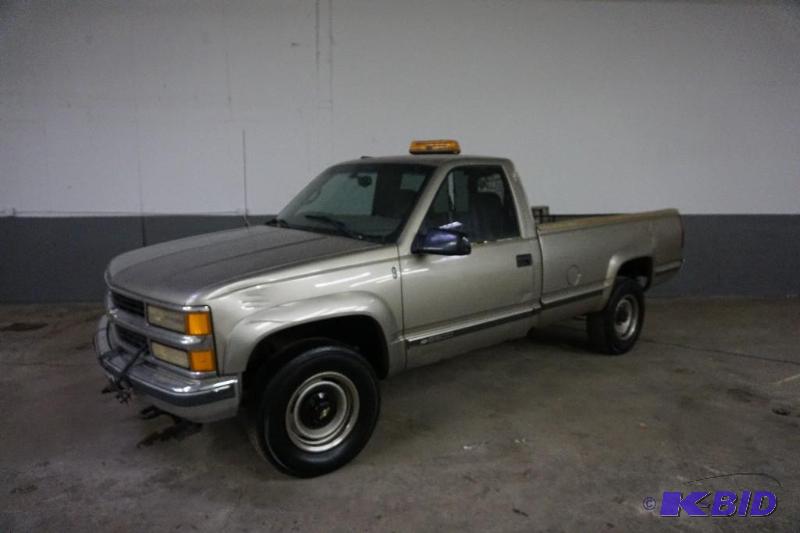 1999 Chevrolet 3500 4 x 4 Pick Up Truck   7.4...