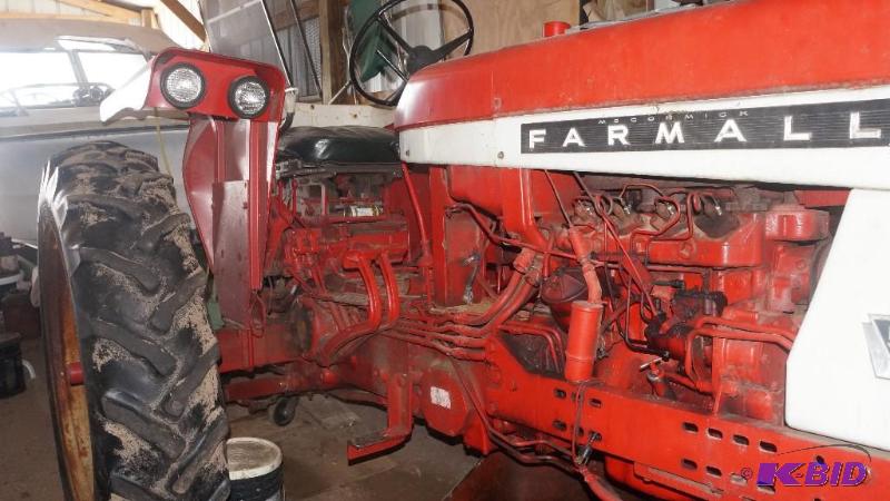 lot 2 image: 504 Farmall Diesel Tractor - NO RESERVE