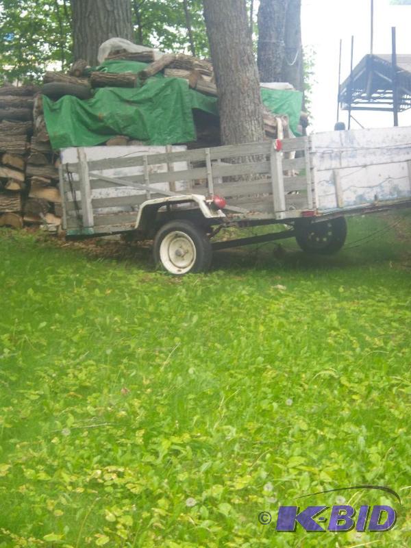 lot 6 image: 1971 Laun Trailer with Sides - NO RESERVE