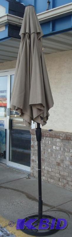 lot 10 image: Patio Umbrella With Stand Umbrella Has Small ...