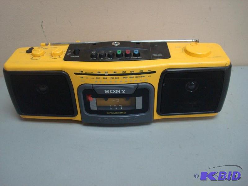 lot 124 image: Sony Sport Cassette Player, NON Working CFS-9...