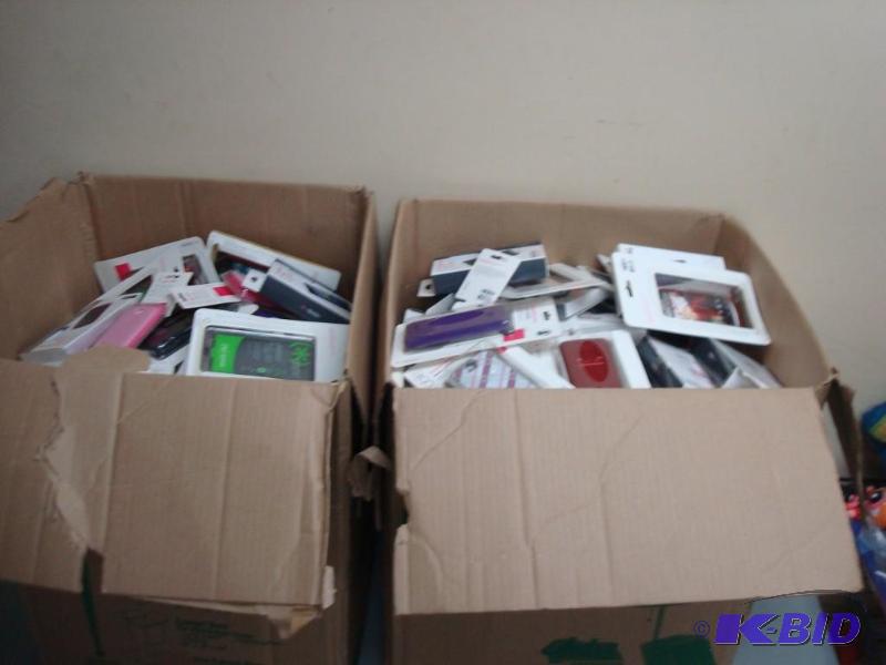 lot 134 image: Lot Of Around 300 Samsung New Cell Phone Cas...