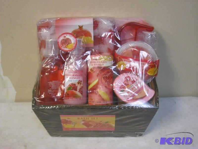 lot 24 image: New Beauty Supply Gift Basket...