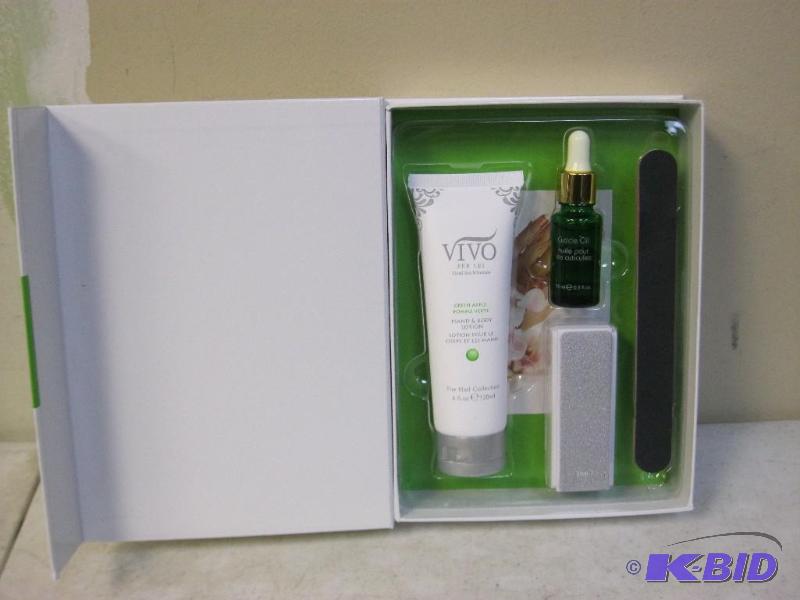 lot 25 image: New Vivo Apple Sea Salt Hand Care Gift Box...