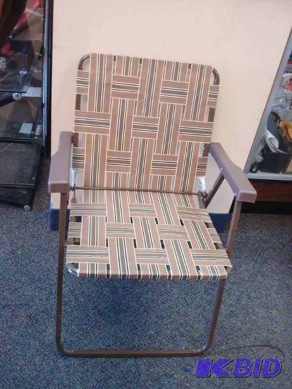lot 5 image: Folding Lawn Chair ...