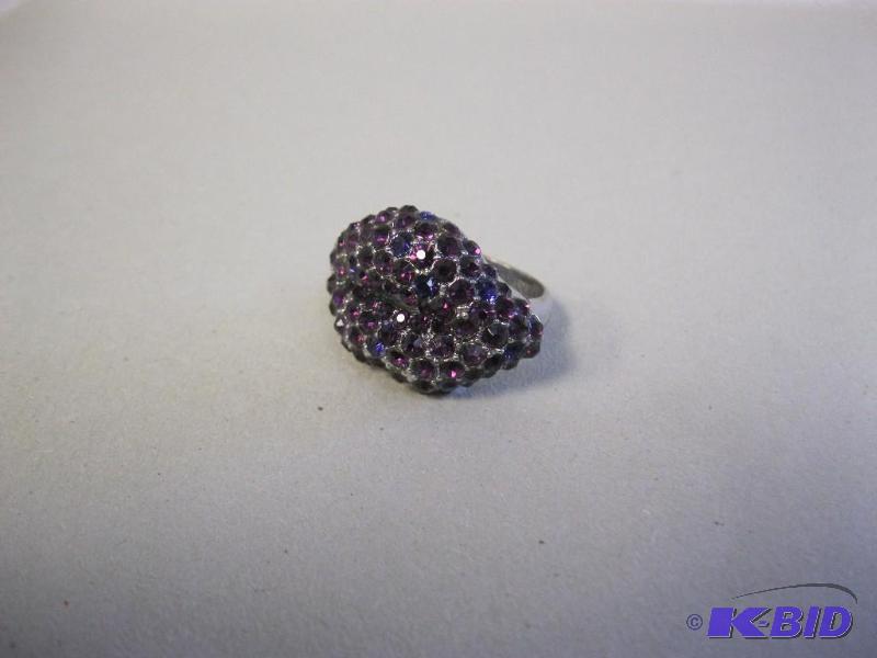 lot 52 image: Purple&nbspLip Rhinestone Fashion Ring ...