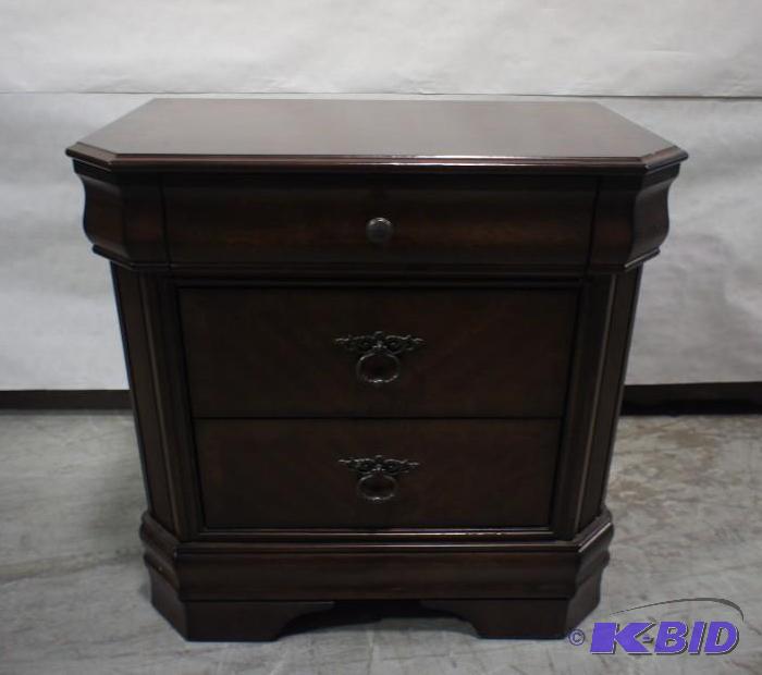 New Ashley Signature Night Stand  3-drawer -...