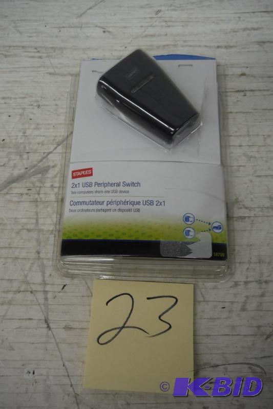 lot 23 image: Staples Gel Mousepad 2x1 USB Periphernal Switch