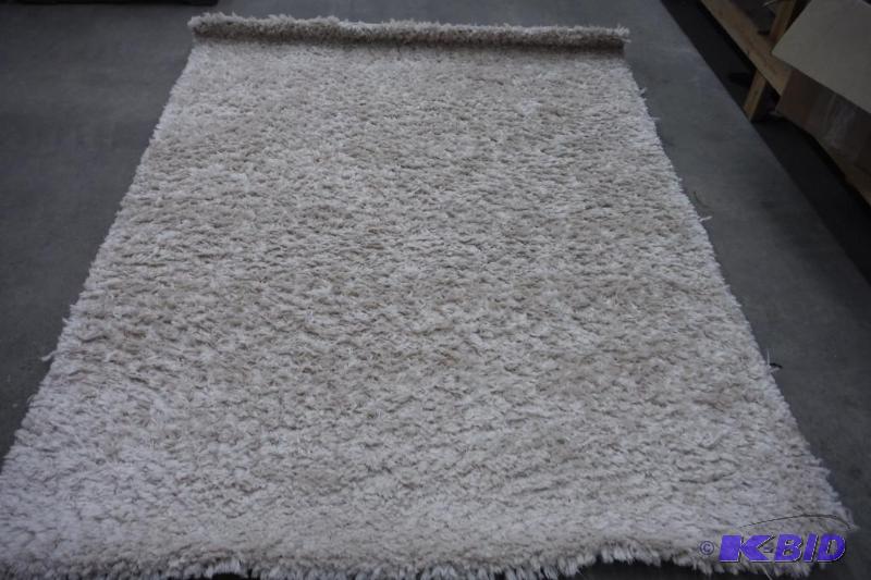 lot 28 image: White Rug Very Nice  7.25x5.5