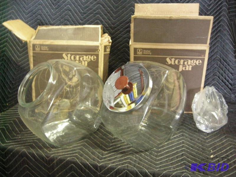 lot 11 image: 2 vintage storage jars
